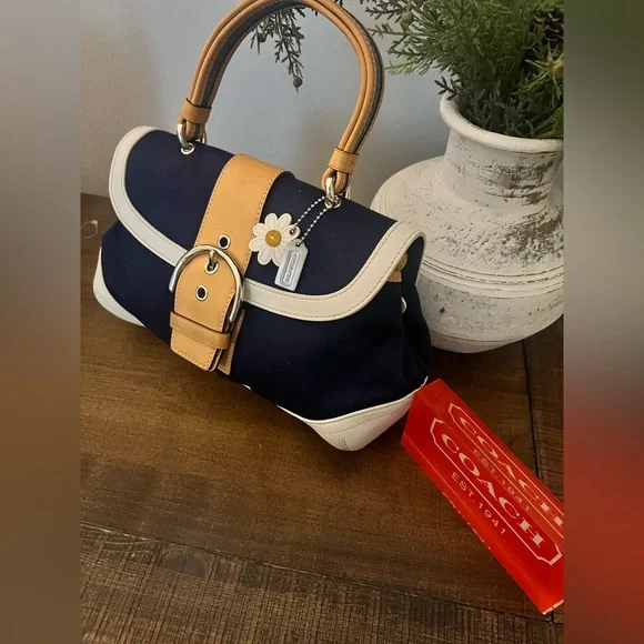 Coach Daisy Soho Bag - Picture 3 of 13